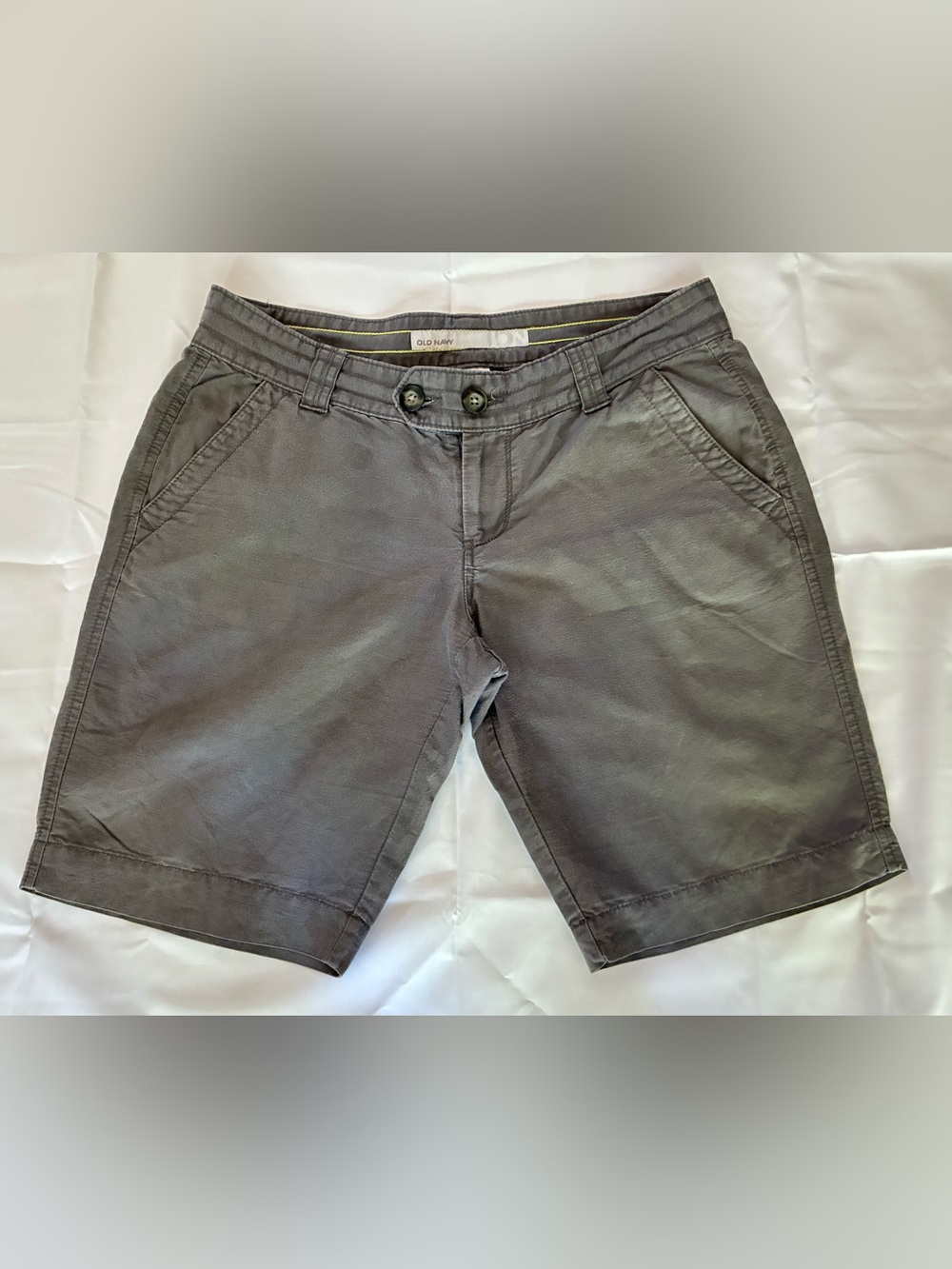 Old Navy low rise gray Bermuda shorts size 4 cotton/linen 4 pockets